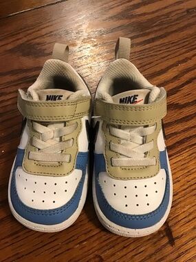 Nike Kids White, Blue & Tan Hook-and-Loop Sneakers